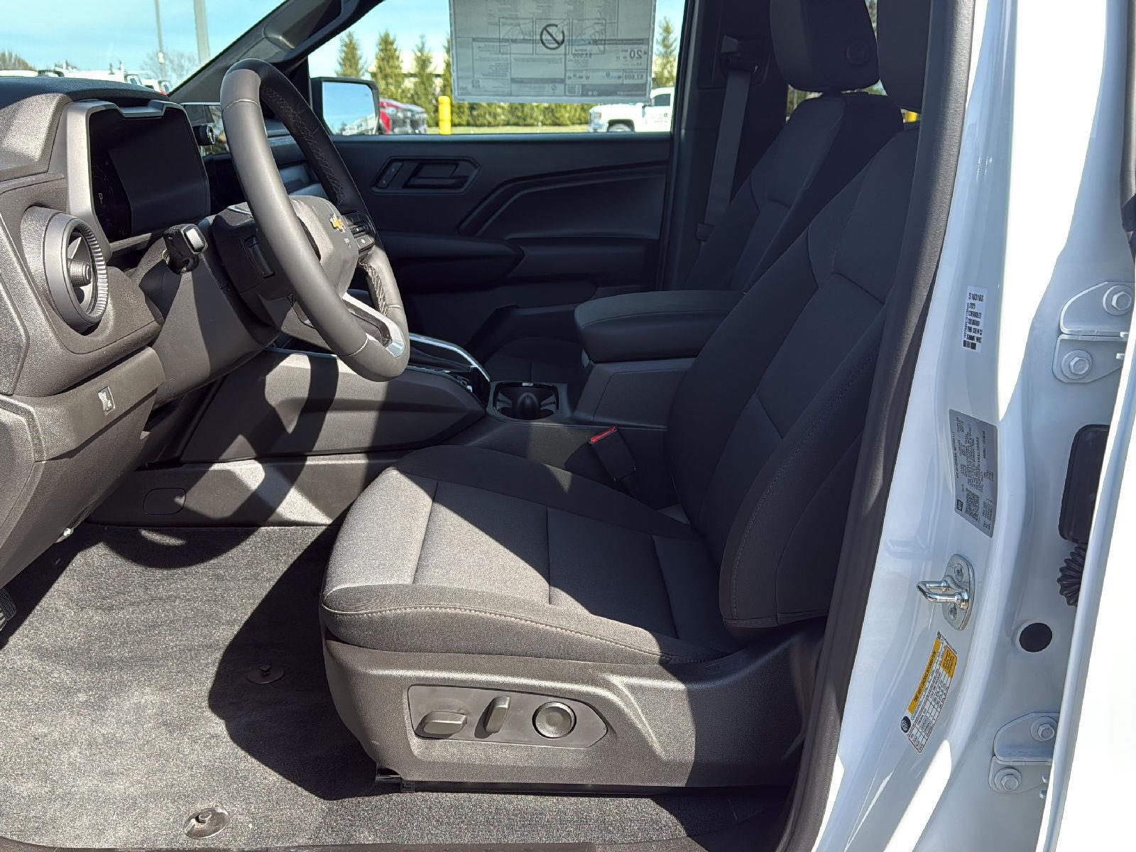 2025 Chevrolet Colorado LT photo 6