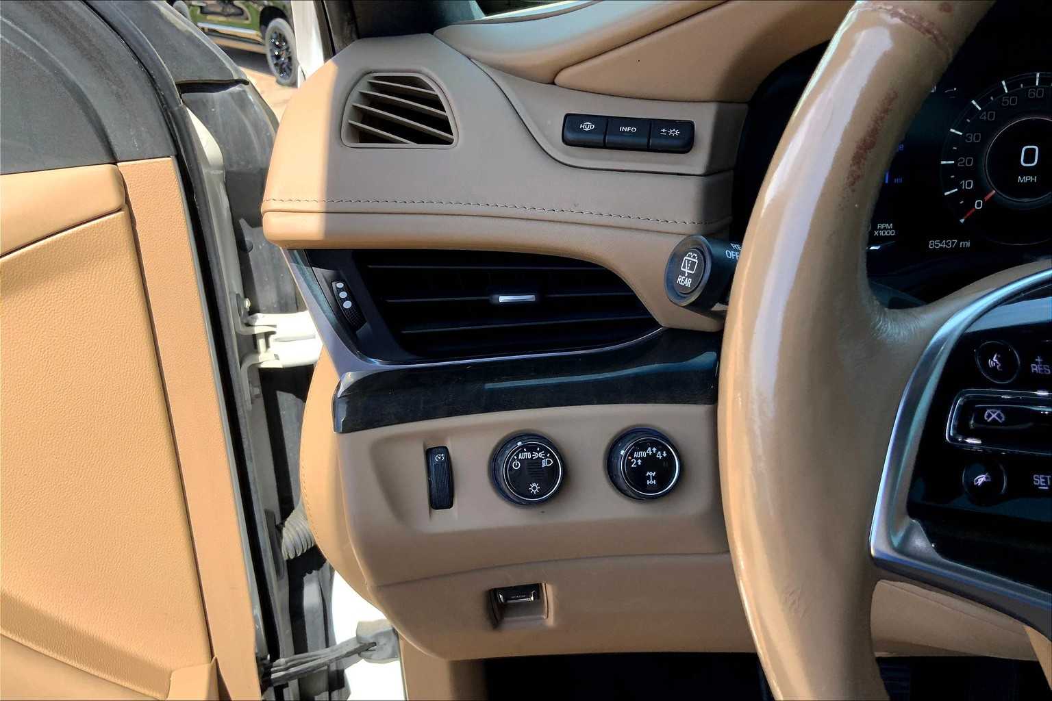 2019 Cadillac Escalade Platinum photo 27