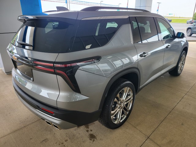 2025 Chevrolet Traverse photo 10