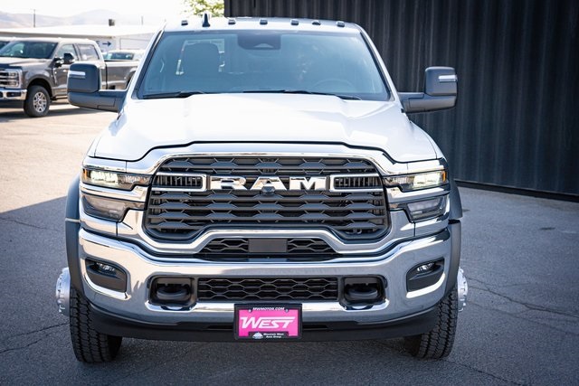 2025 Ram 5500 Tradesman photo 2