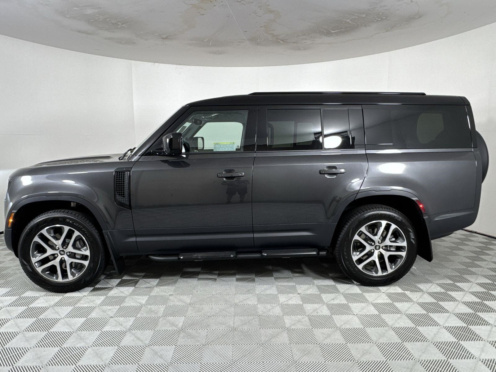2025 Land Rover Defender 130 S photo 2