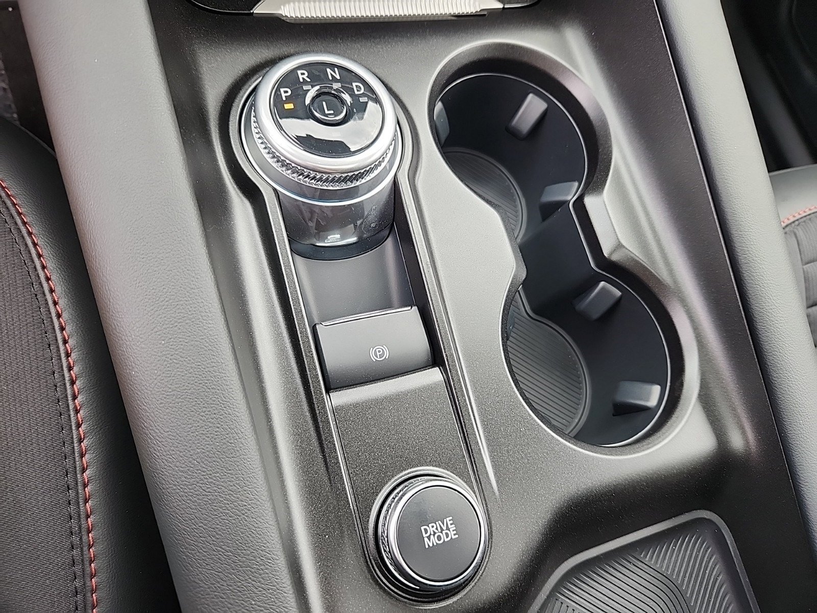 2025 Ford Explorer ST-Line photo 11