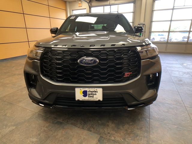 2025 Ford Explorer ST photo 3