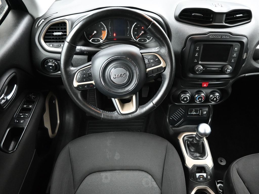 2016 Jeep Renegade Latitude photo 9