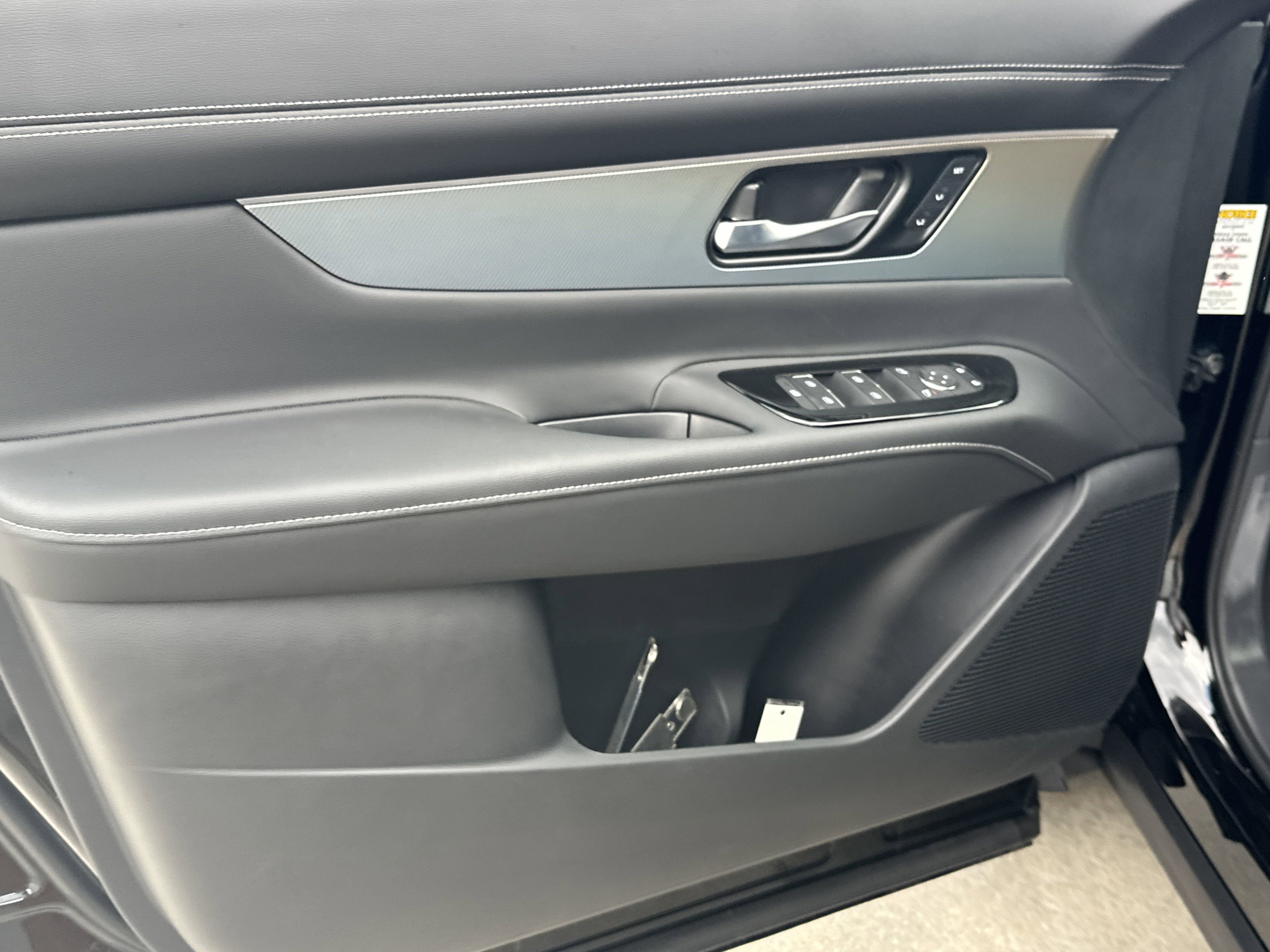 2025 Nissan Murano SL photo 6