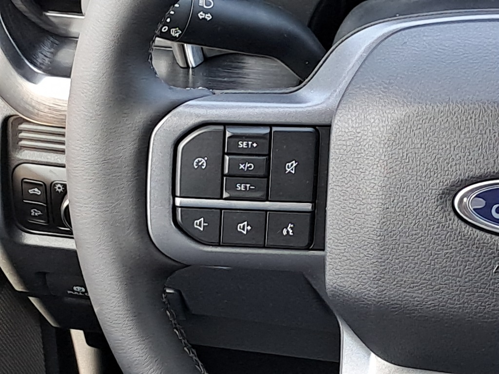 2025 Ford F-350 Lariat photo 12