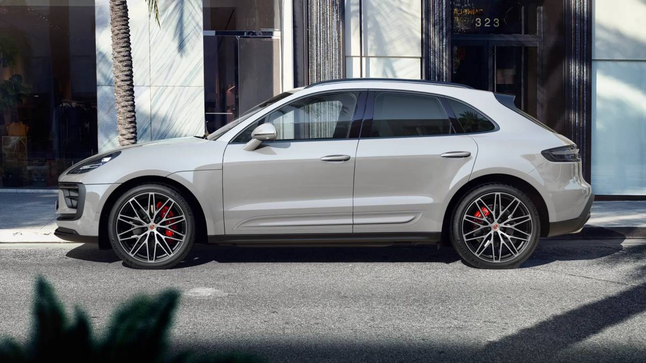 2025 Porsche Macan S photo 2