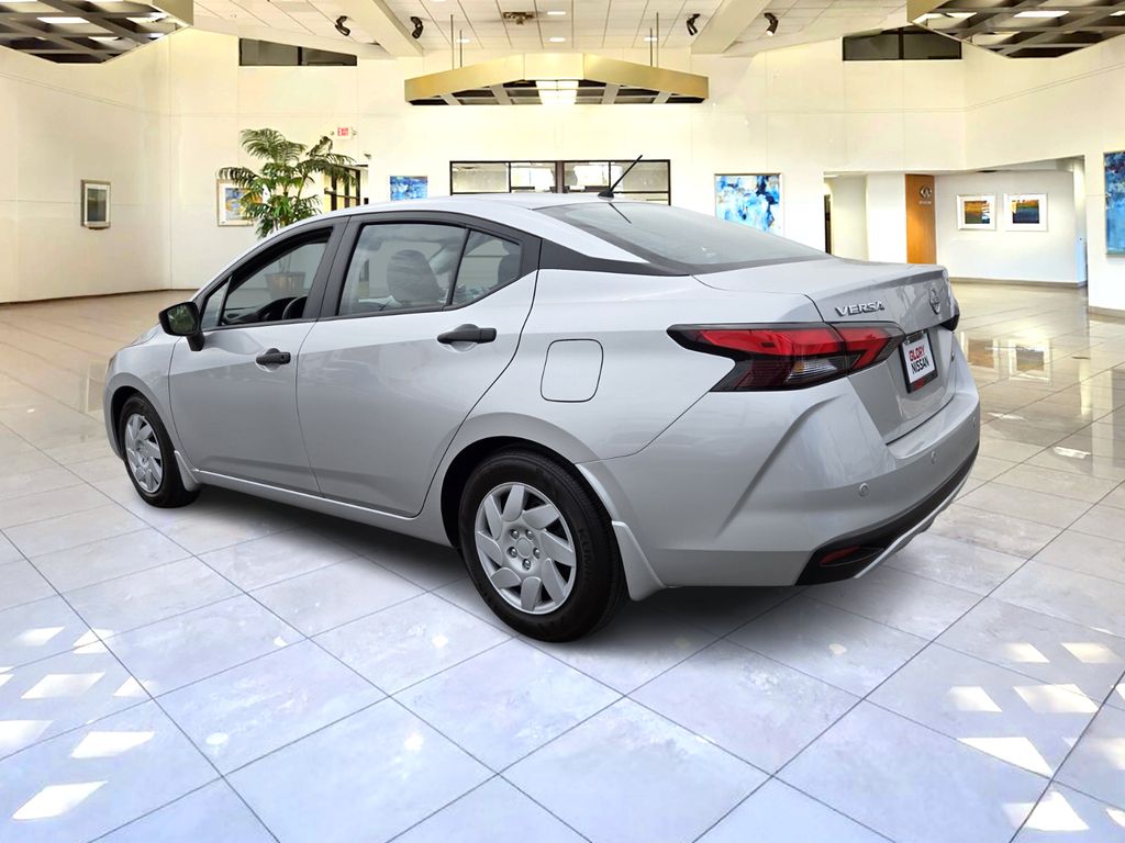 2024 Nissan Versa 1.6 S photo 4