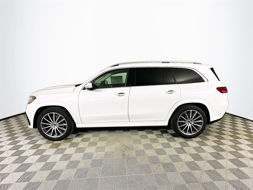 2026 Mercedes Benz GLS 450 4MATIC photo 4