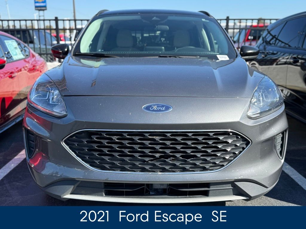 2021 Ford Escape SE photo 3