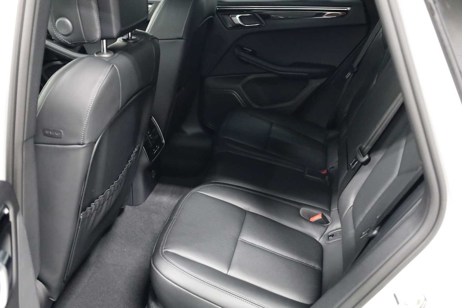 2026 Porsche Macan T photo 30