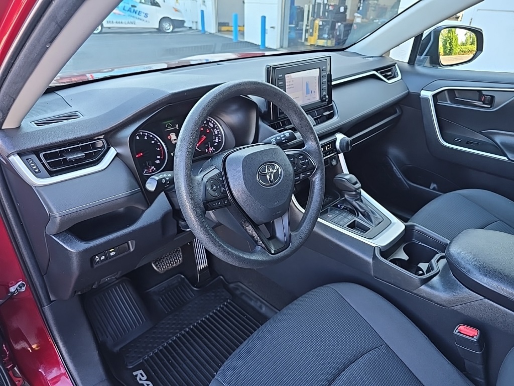 2019 Toyota RAV4 LE photo 4