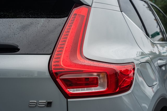 2024 Volvo XC40 Plus photo 3