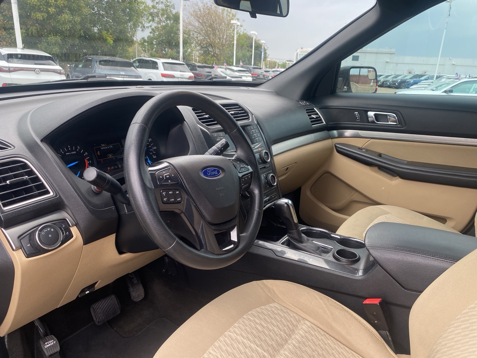 2017 Ford Explorer Base photo 5
