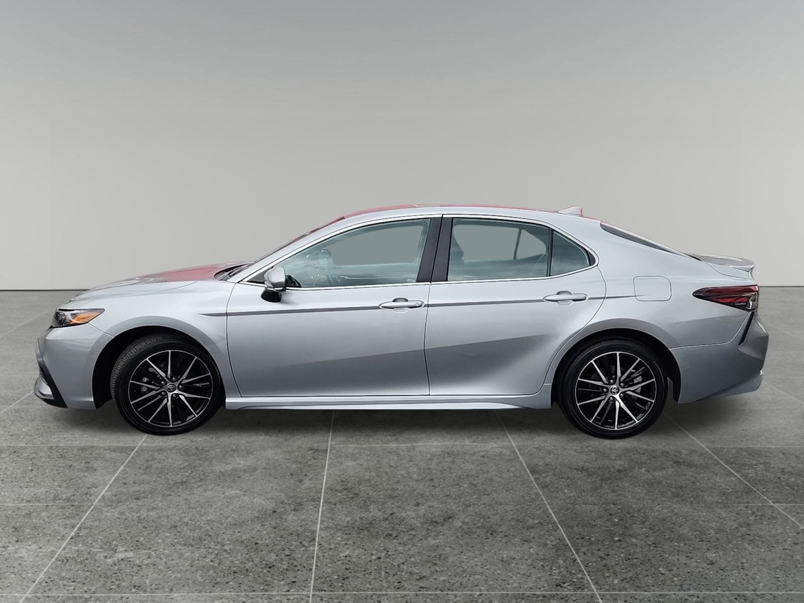 2022 Toyota Camry SE photo 4