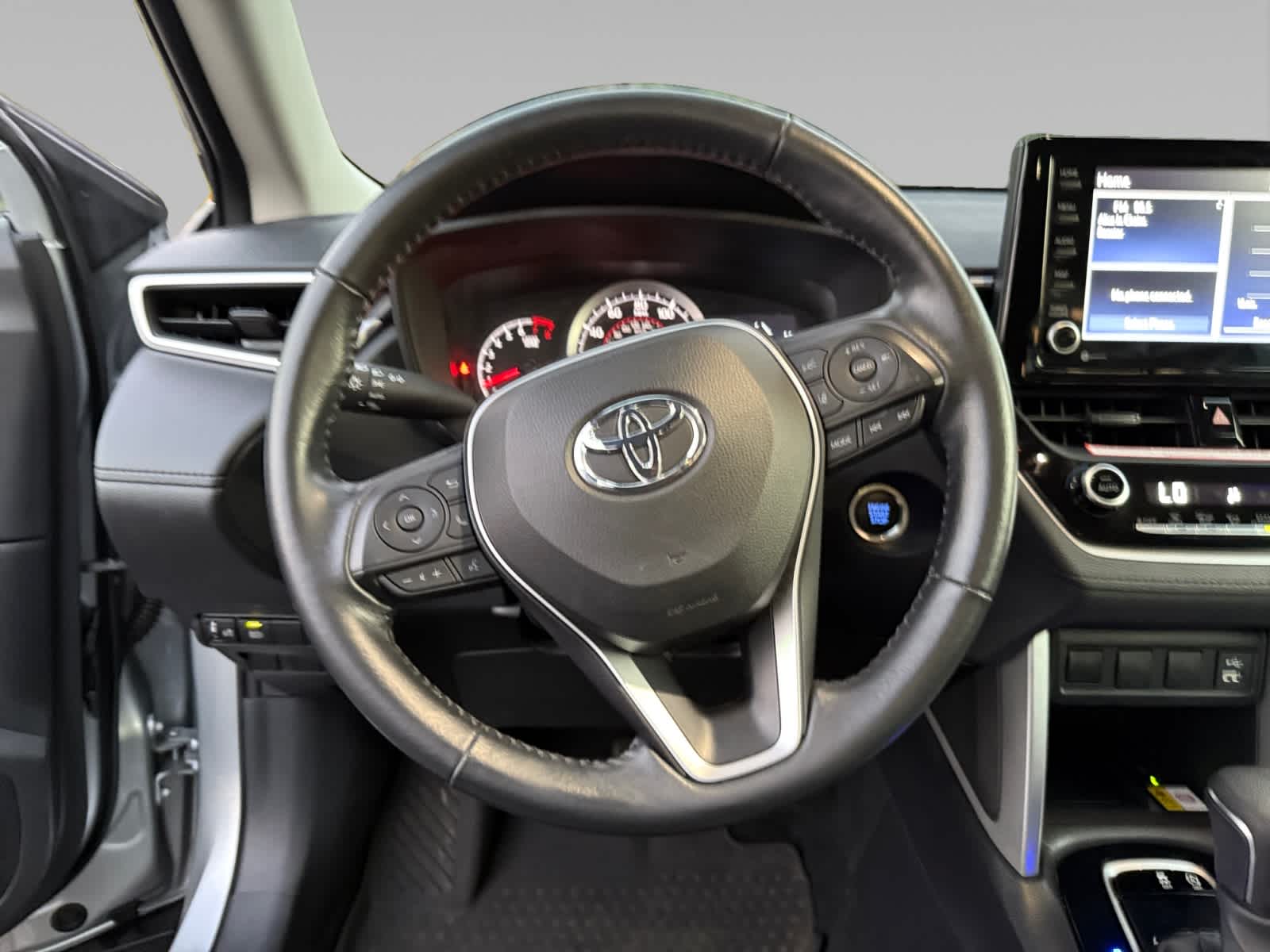 2022 Toyota Corolla Cross LE photo 11