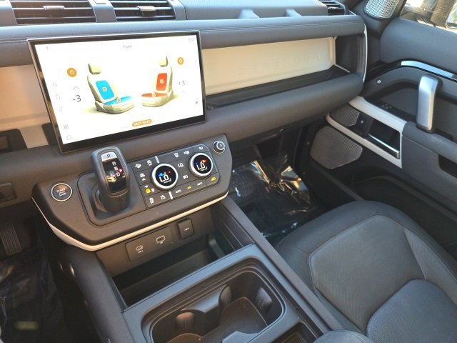 2023 Land Rover Defender 130 X-Dynamic SE photo 8