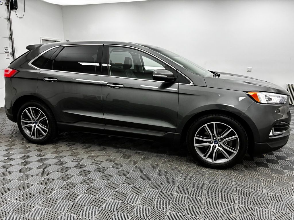 2020 Ford Edge Titanium photo 16