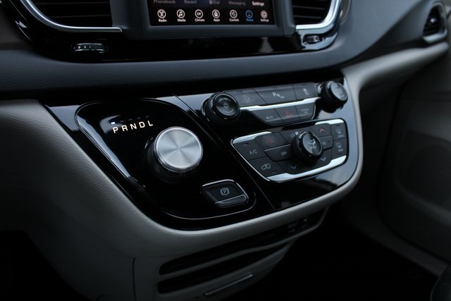 2018 Chrysler Pacifica Touring L photo 5