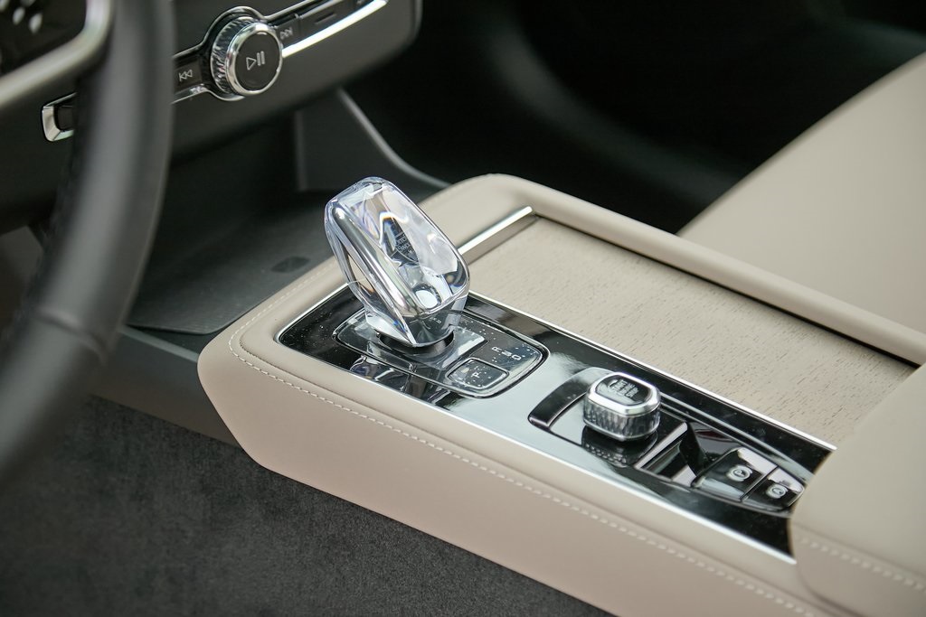 2026 VOLVO XC90 - Image 16