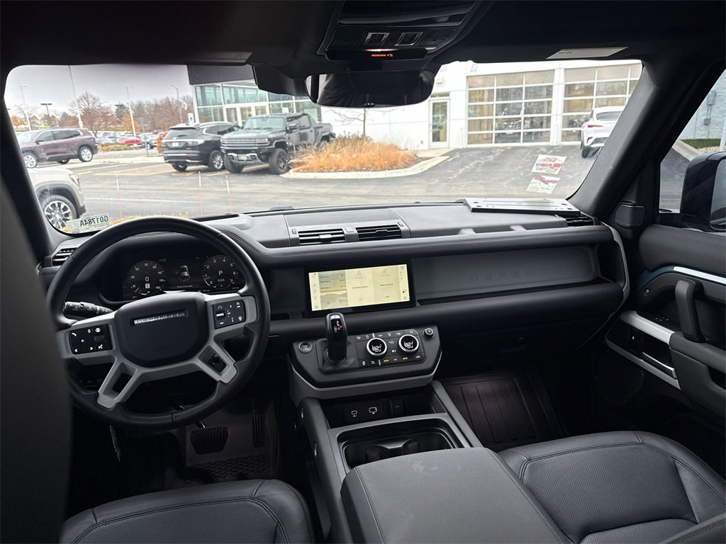 2024 Land Rover Defender S photo 3