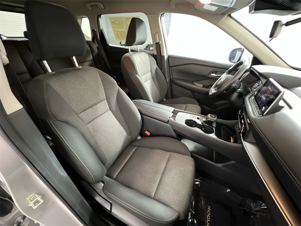 2024 Nissan Rogue SV photo 19