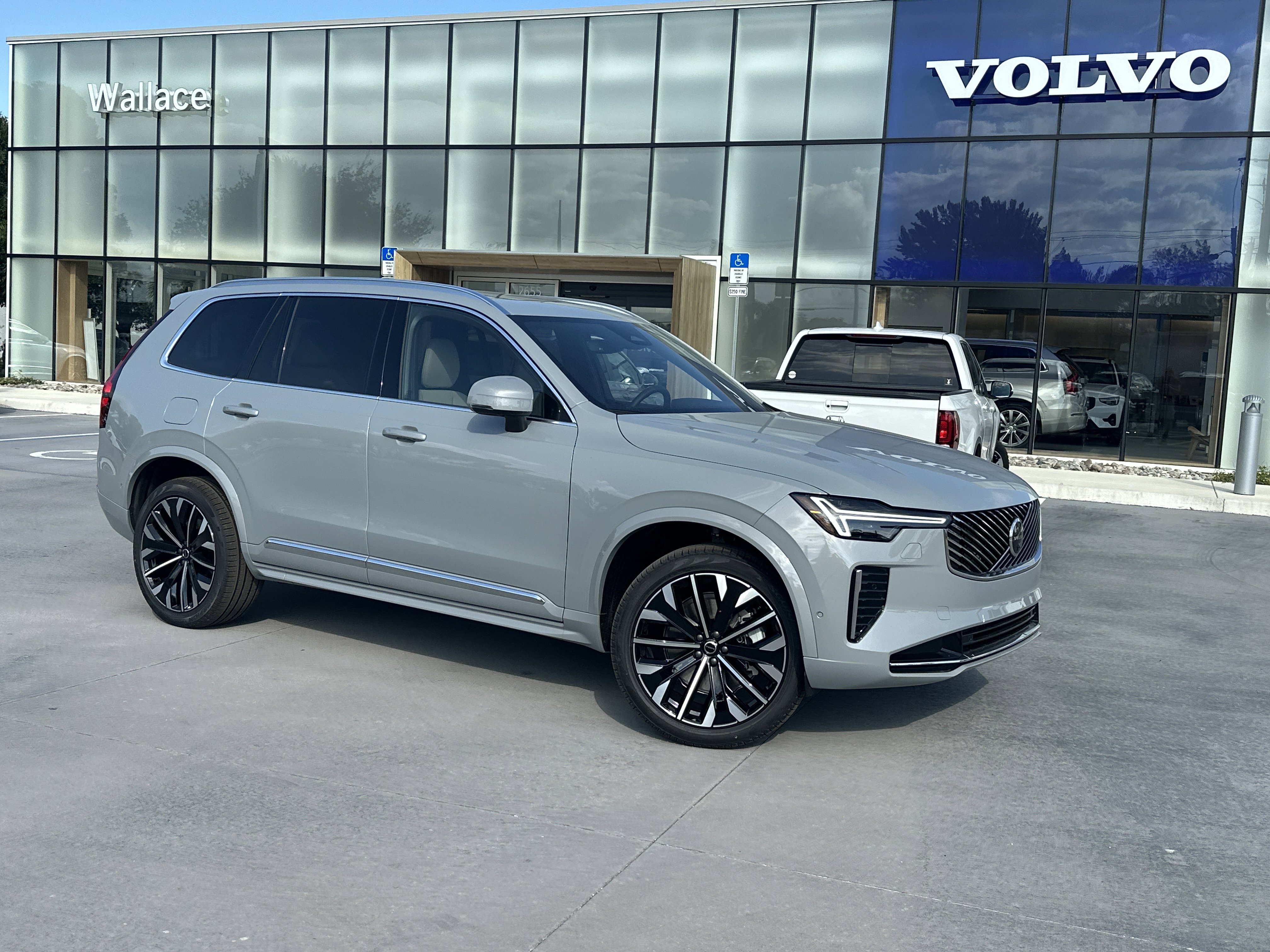 2026 Volvo XC90 Plus's photo