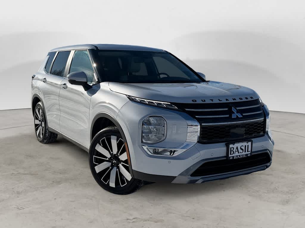2025 Mitsubishi Outlander SE's photo