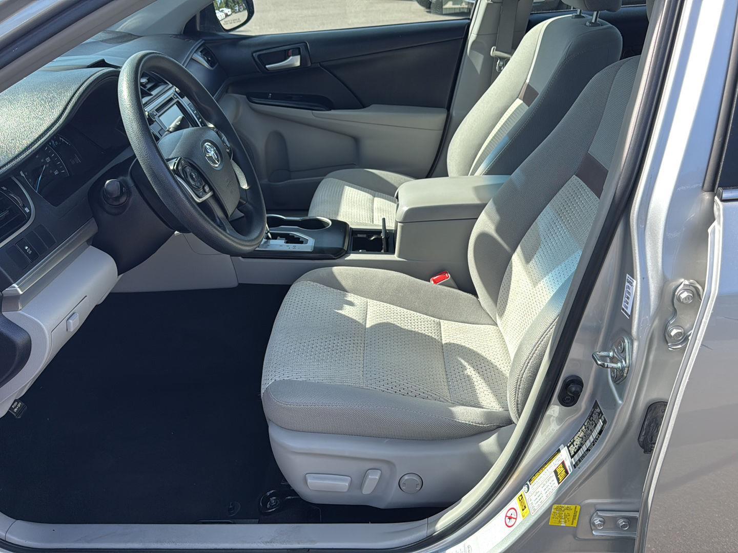 2014 Toyota Camry L photo 8