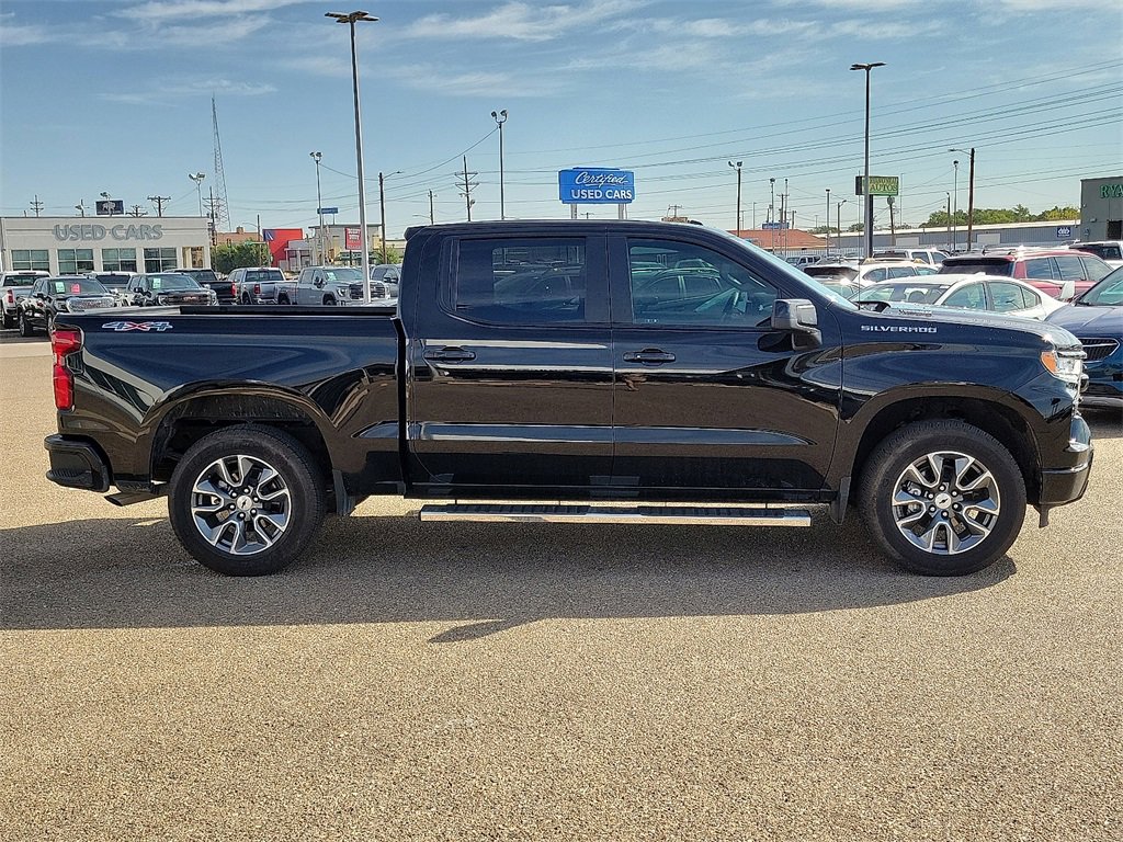 2024 Chevrolet Silverado 1500 RST photo 11