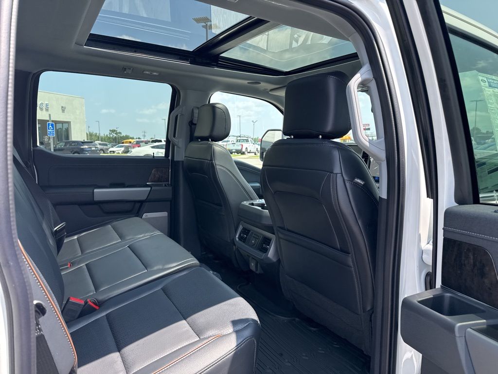 2025 Ford F-350 Lariat photo 17