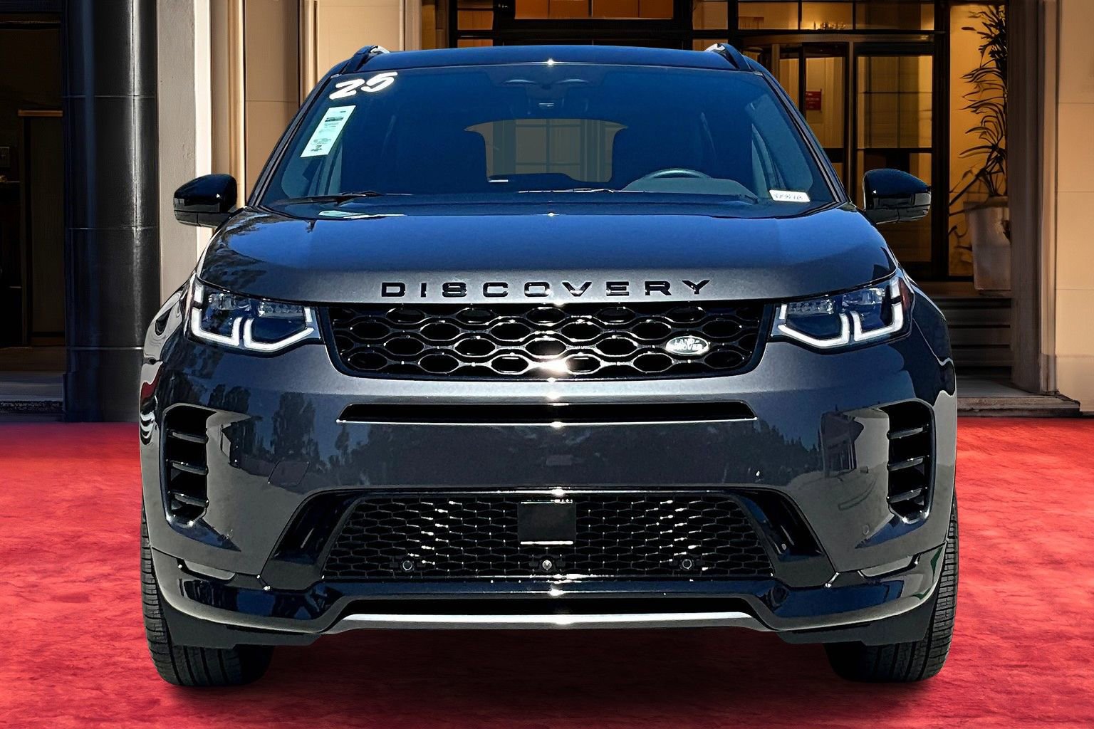2025 Land Rover Discovery Sport Dynamic SE photo 2