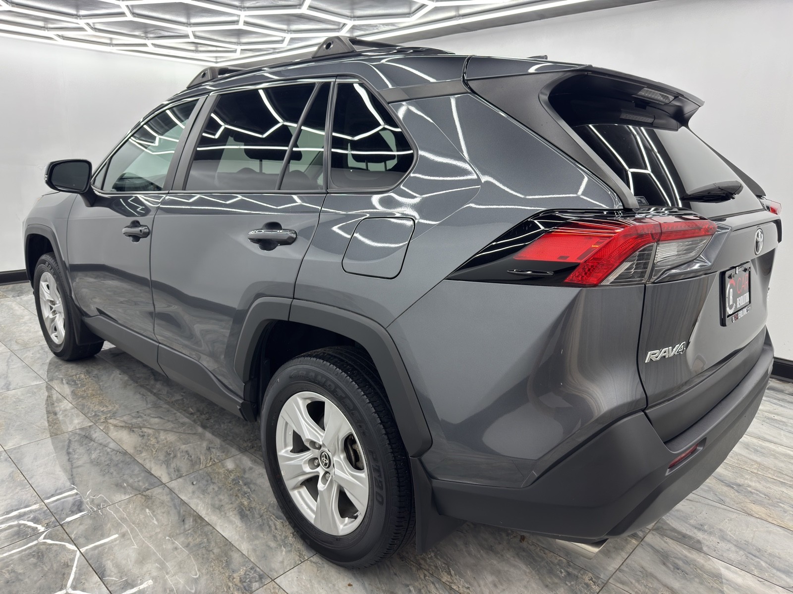 2021 Toyota RAV4 XLE photo 4