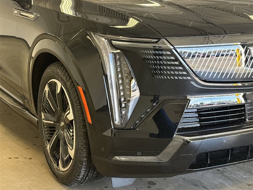 2025 Cadillac Escalade IQ Sport photo 2