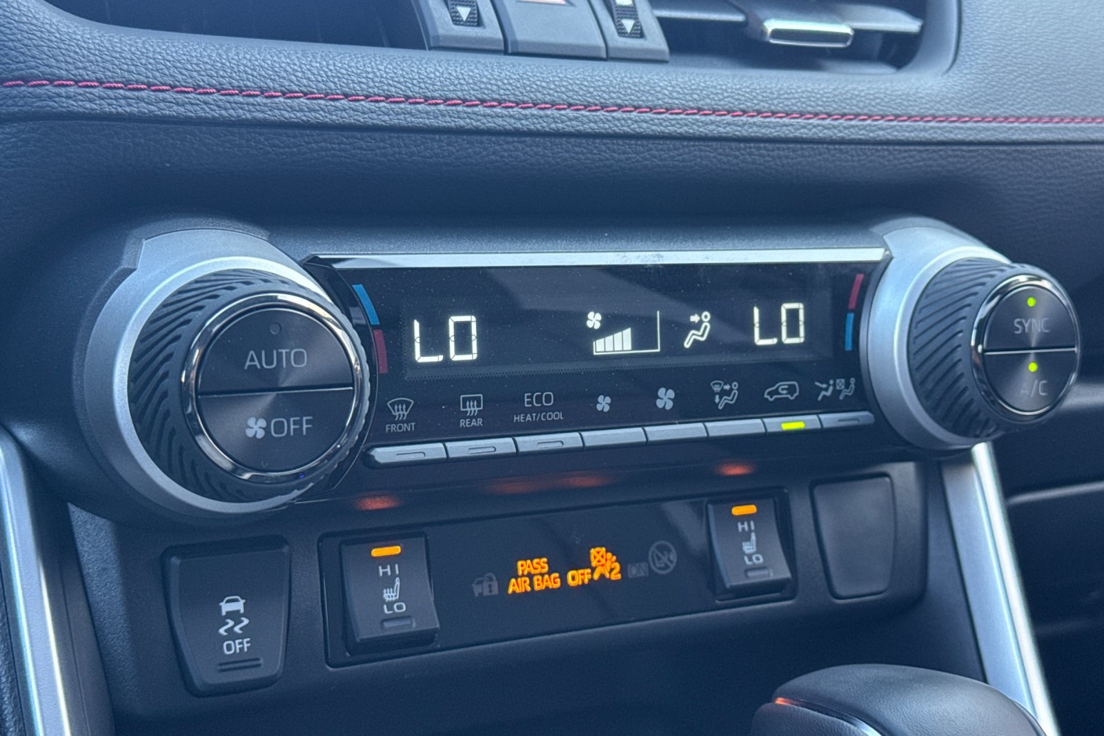 2025 Toyota RAV4 Hybrid XSE photo 19