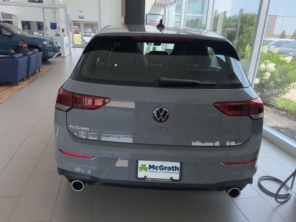 2025 Volkswagen Golf GTI SE photo 2