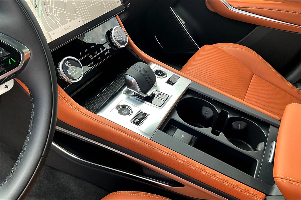 2026 Jaguar F-PACE P400 R-Dynamic S photo 7