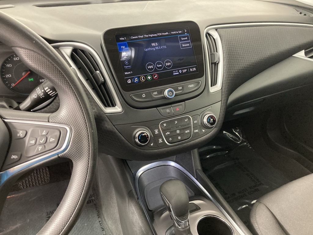 2023 Chevrolet Malibu 1LT photo 2