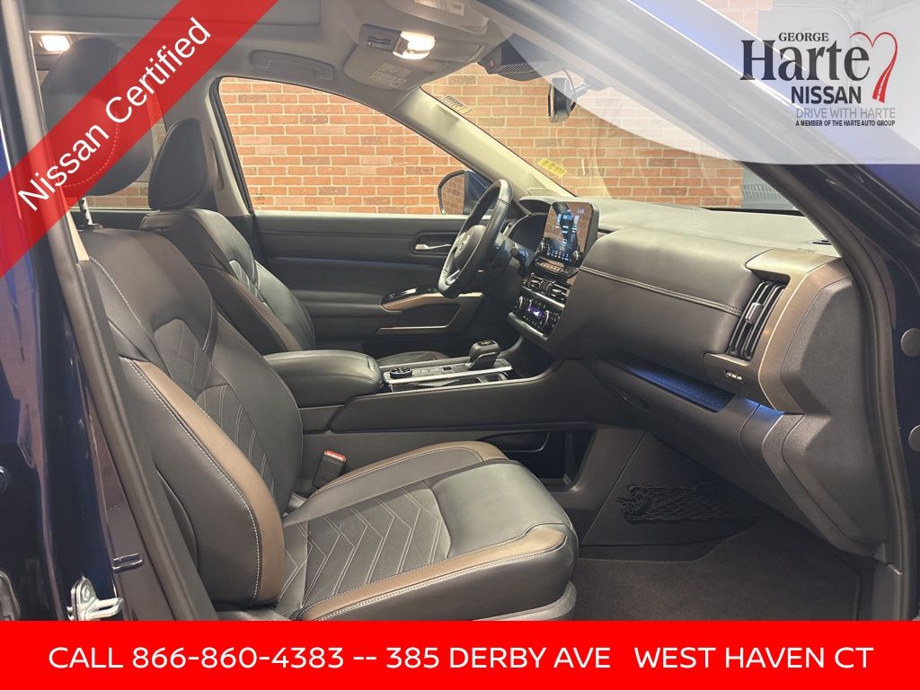 2022 Nissan Pathfinder Platinum photo 25