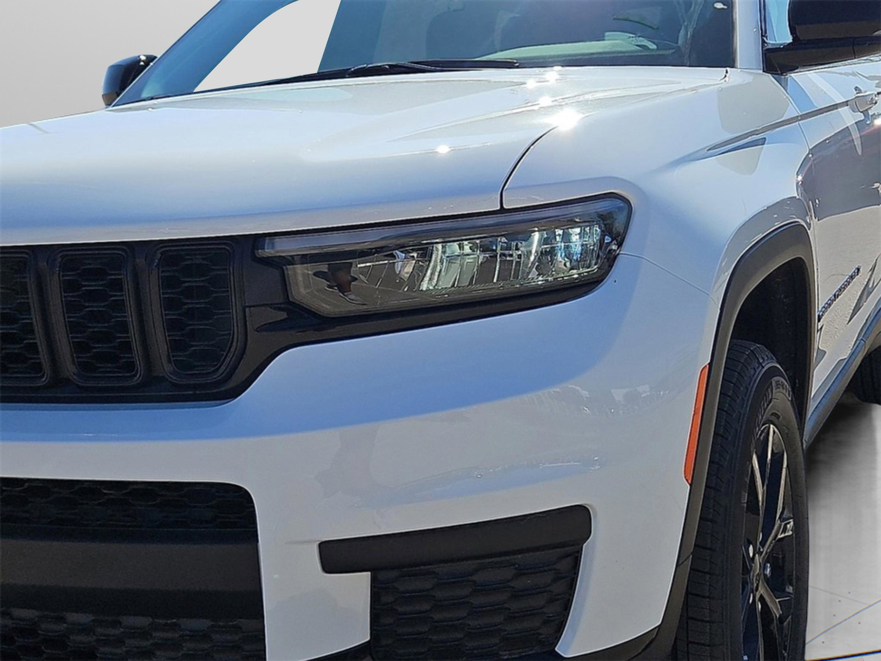 2025 Jeep Grand Cherokee Altitude X photo 4