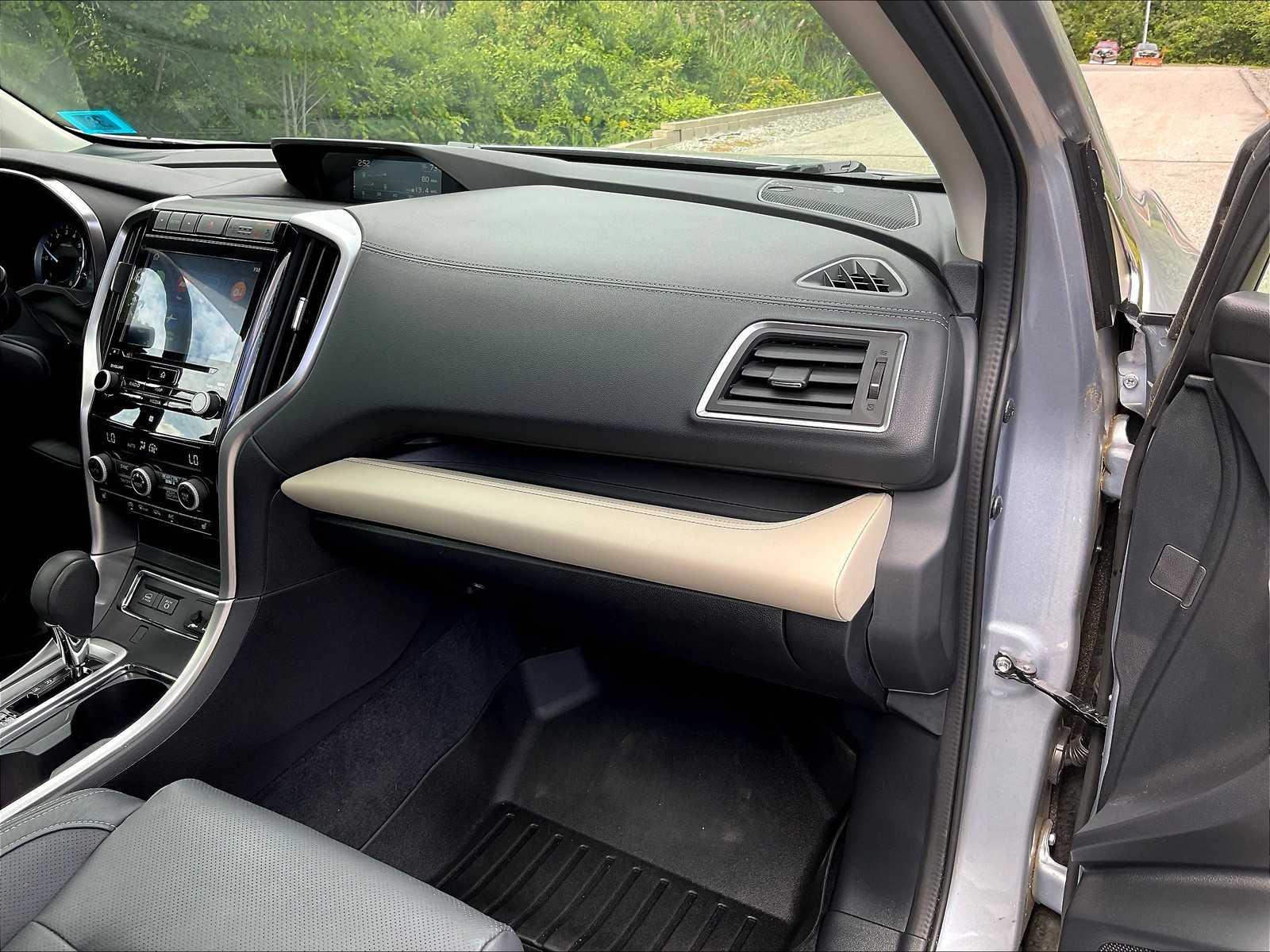 2022 Subaru Ascent Limited photo 12