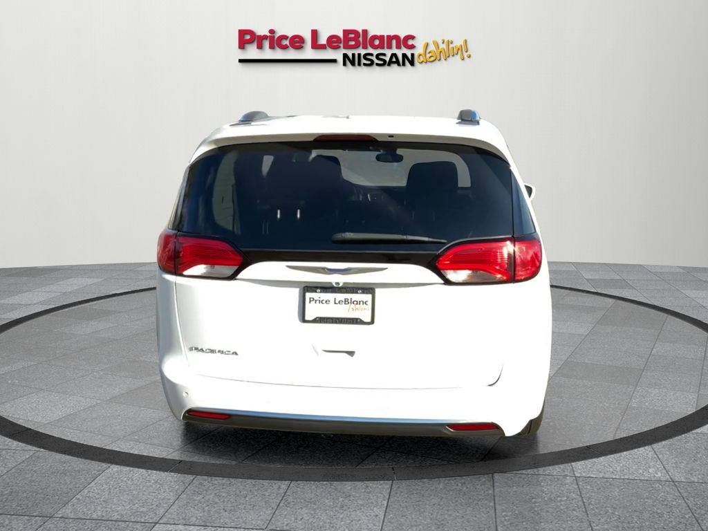 2018 Chrysler Pacifica Touring L photo 4