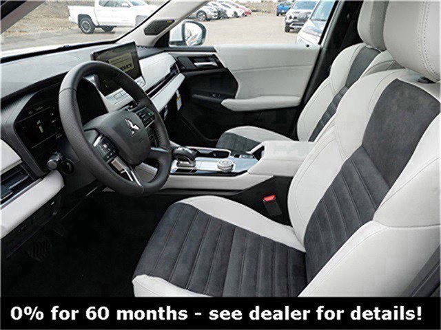 2025 Mitsubishi Outlander SE photo 3