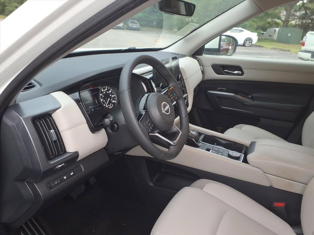 2023 Nissan Pathfinder SL photo 12