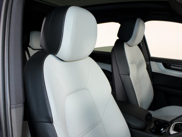 2025 Porsche Cayenne photo 24