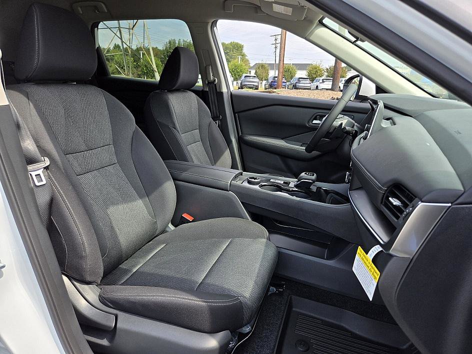 2026 Nissan Rogue SV photo 12