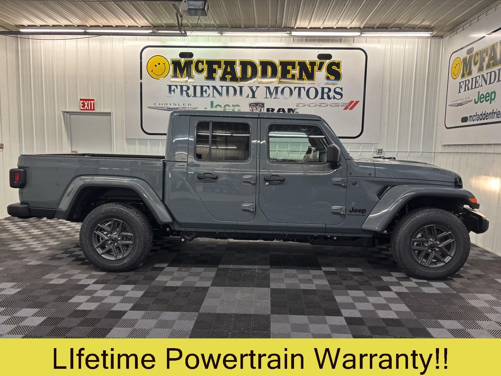 2026 Jeep Gladiator Sport S's photo