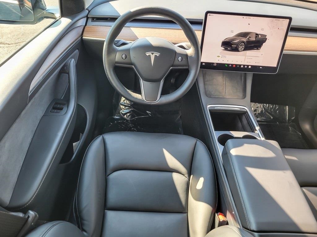2025 Tesla Model Y Long Range photo 10