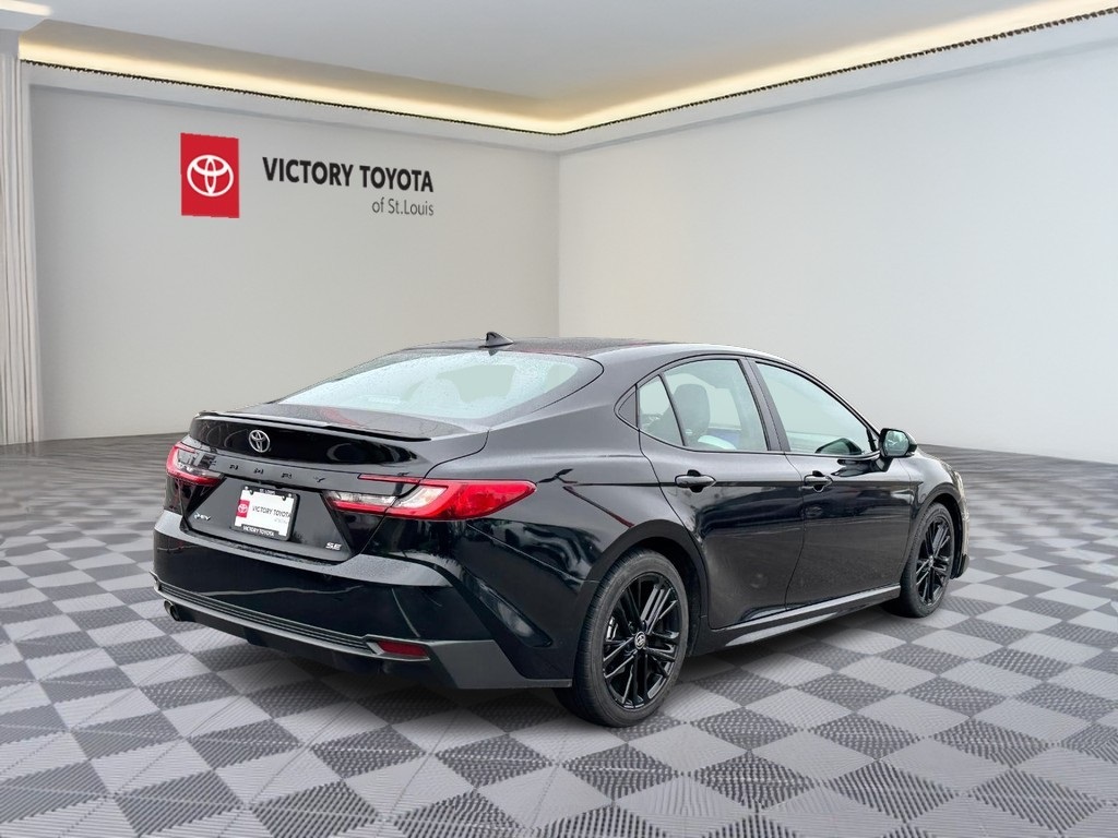 2025 Toyota Camry SE photo 3