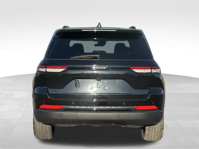 2025 Jeep Grand Cherokee Altitude X photo 3
